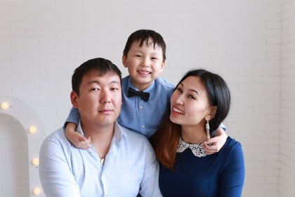 Ставших победителями всероссийского конкурса «Семья года» супругов из поселка Усть-Ордынский поздравил Сергей Брилка